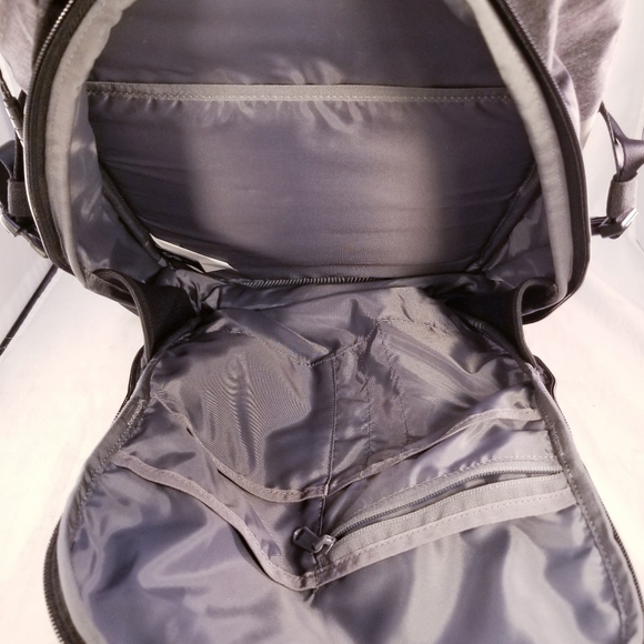 Mint Timbuk2 padded laptop backpack gray 17x12x5 - Picture 3 of 11